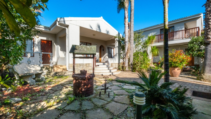 5 Bedroom Property for Sale in Denver Park Western Cape
